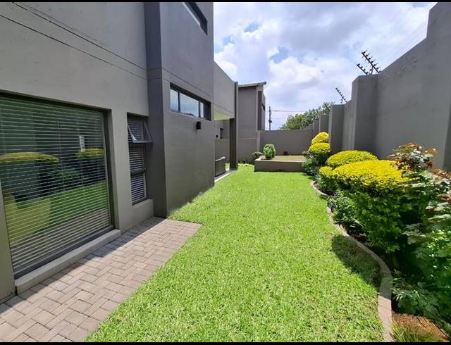 3 BEDROOM TOWNHOUSE FOR SALE IN FERNDALE